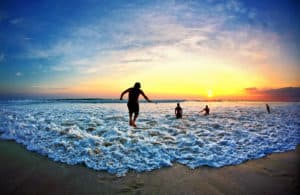 sunset-surfers-costarica